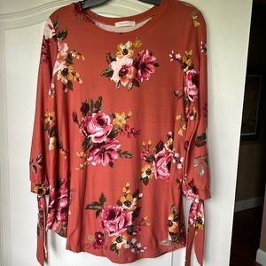 Tunic style floral print top.